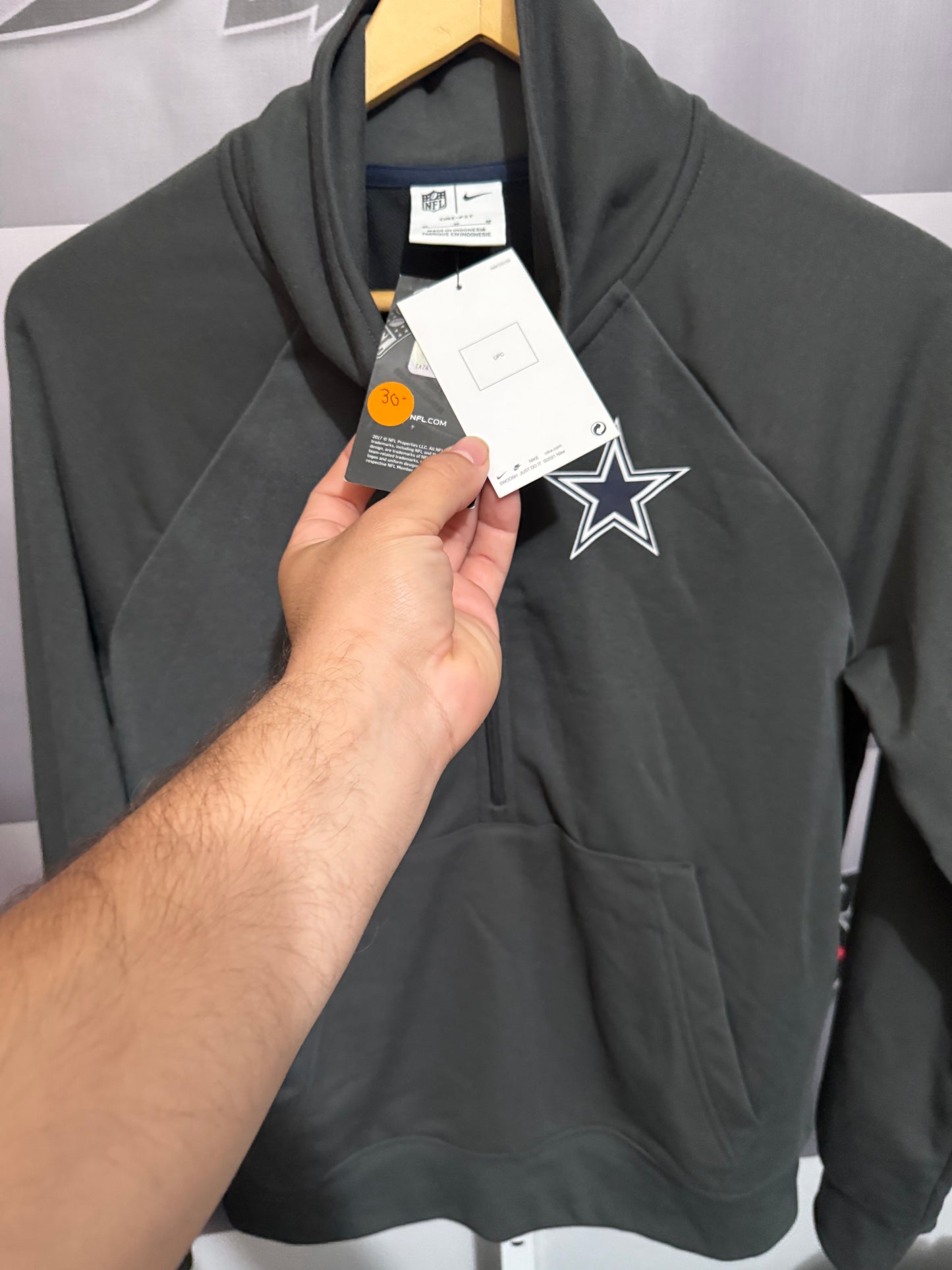 Men’s M Cowboys 1/4 zip with pocket
