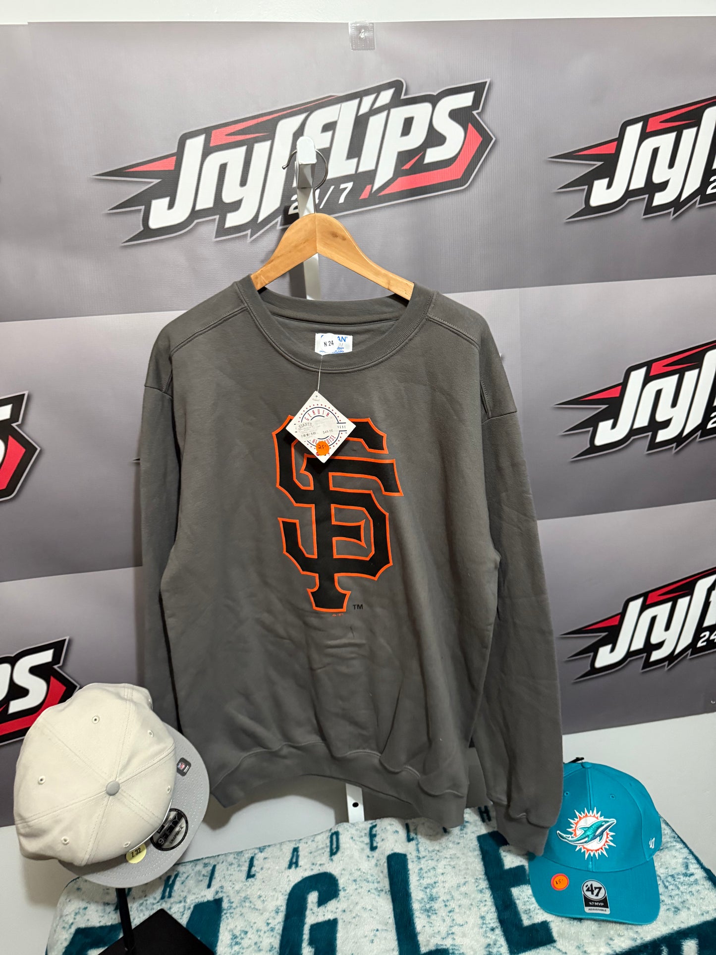 Men’s Large SF Giants crew neck sweater