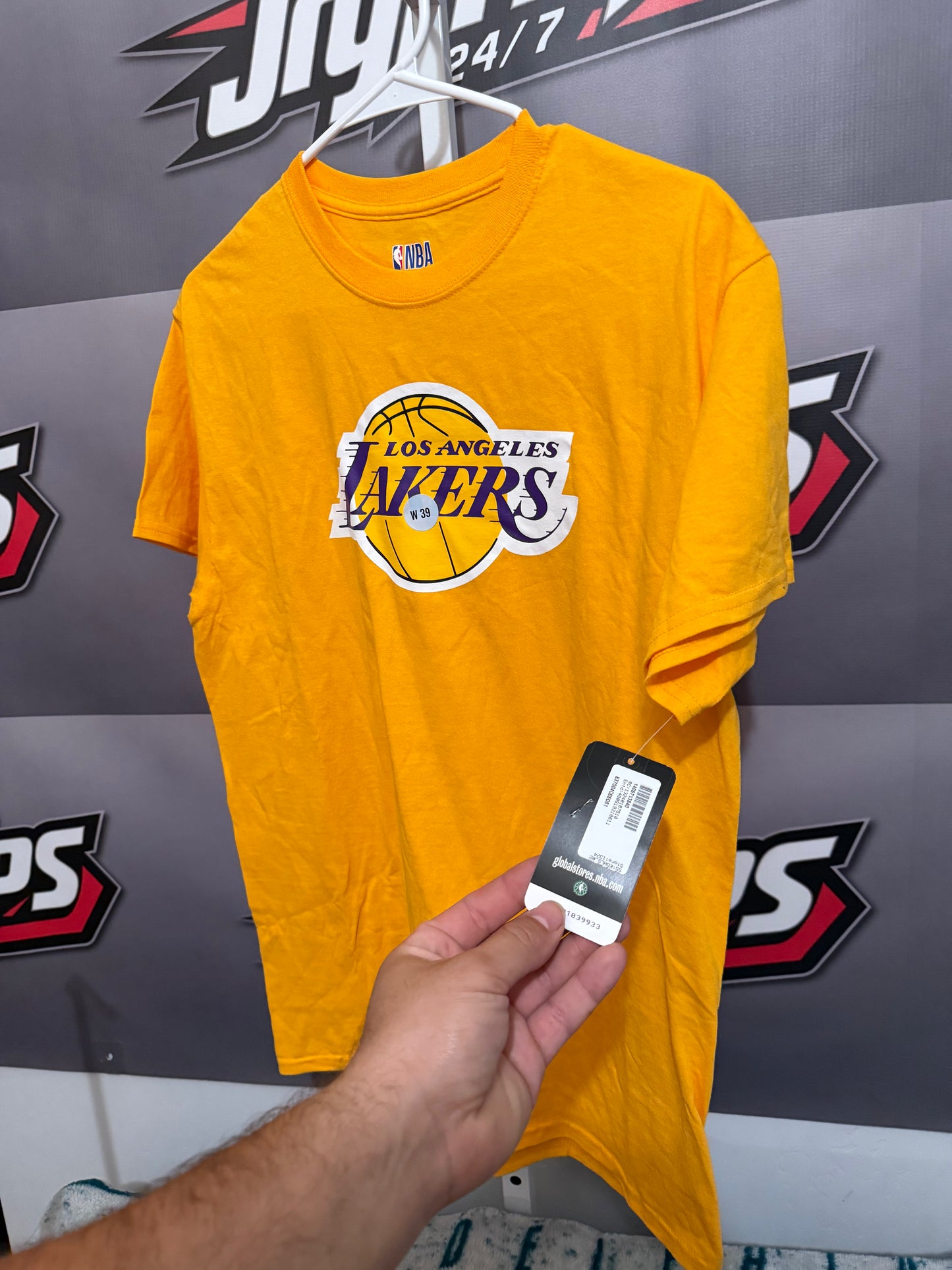 Men’s Medium LA Lakers T Shirt