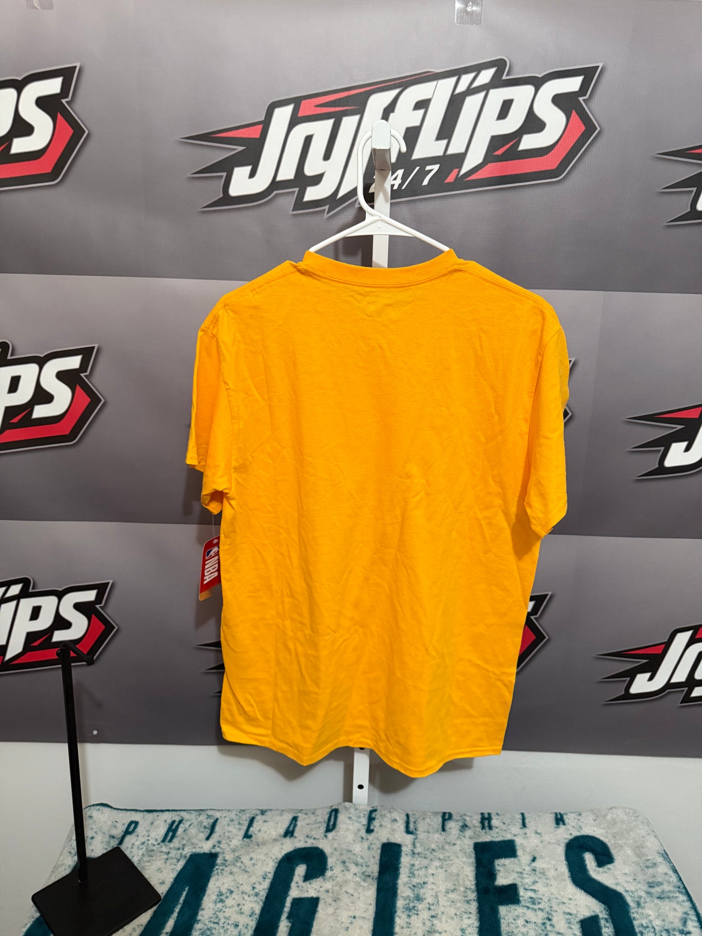 Men’s Medium LA Lakers T Shirt
