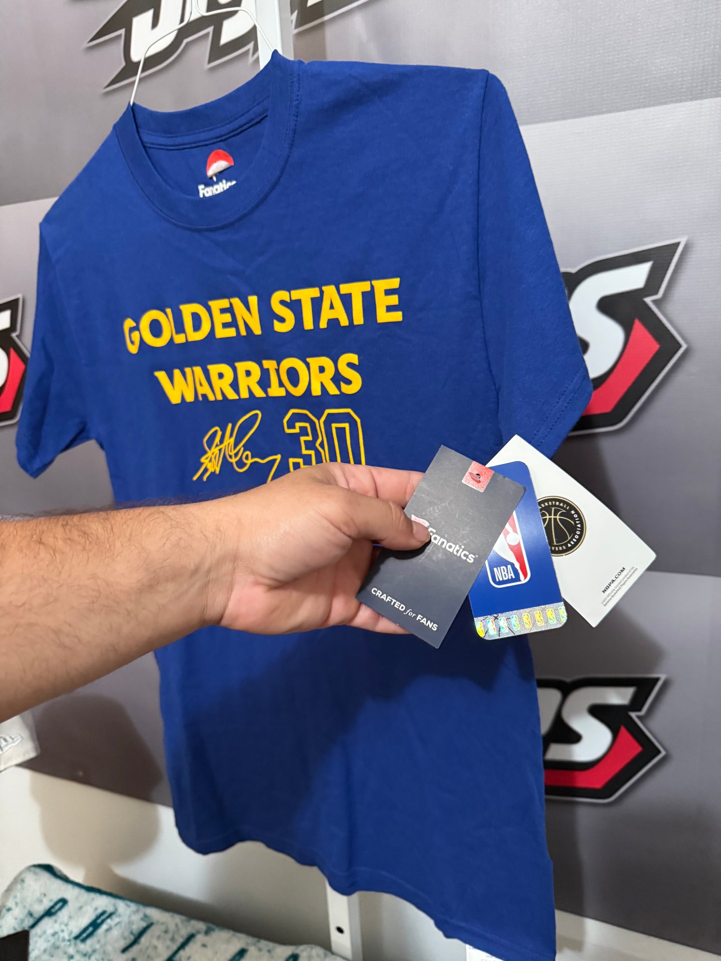 Men’s Small GS Warriors Steph Curry T shirt