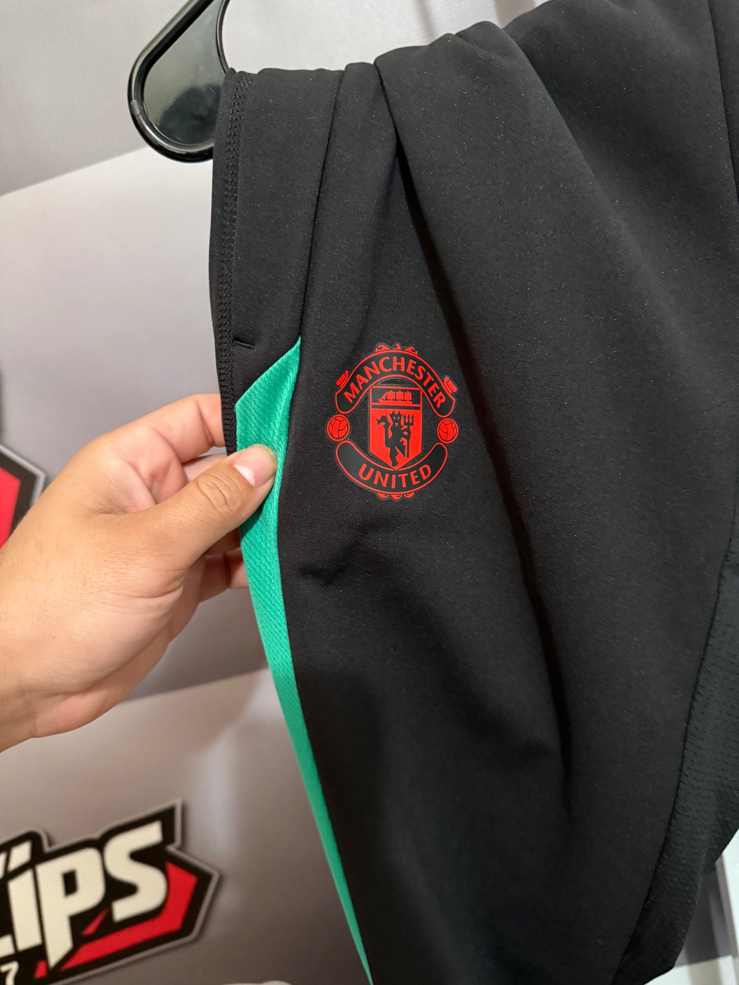 Men’s Medium Man. United Adidas Soccer Pants