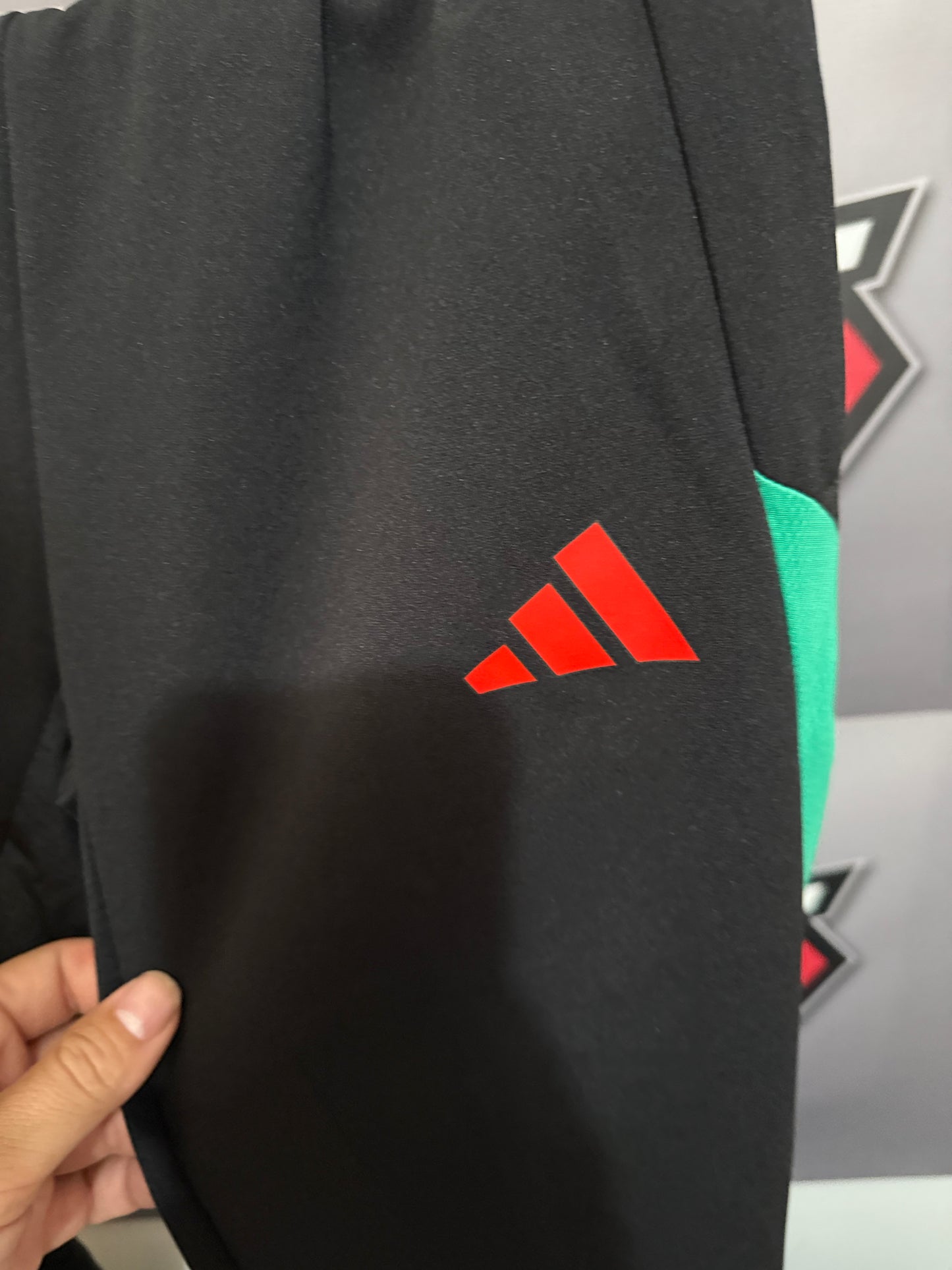 Men’s Medium Man. United Adidas Soccer Pants