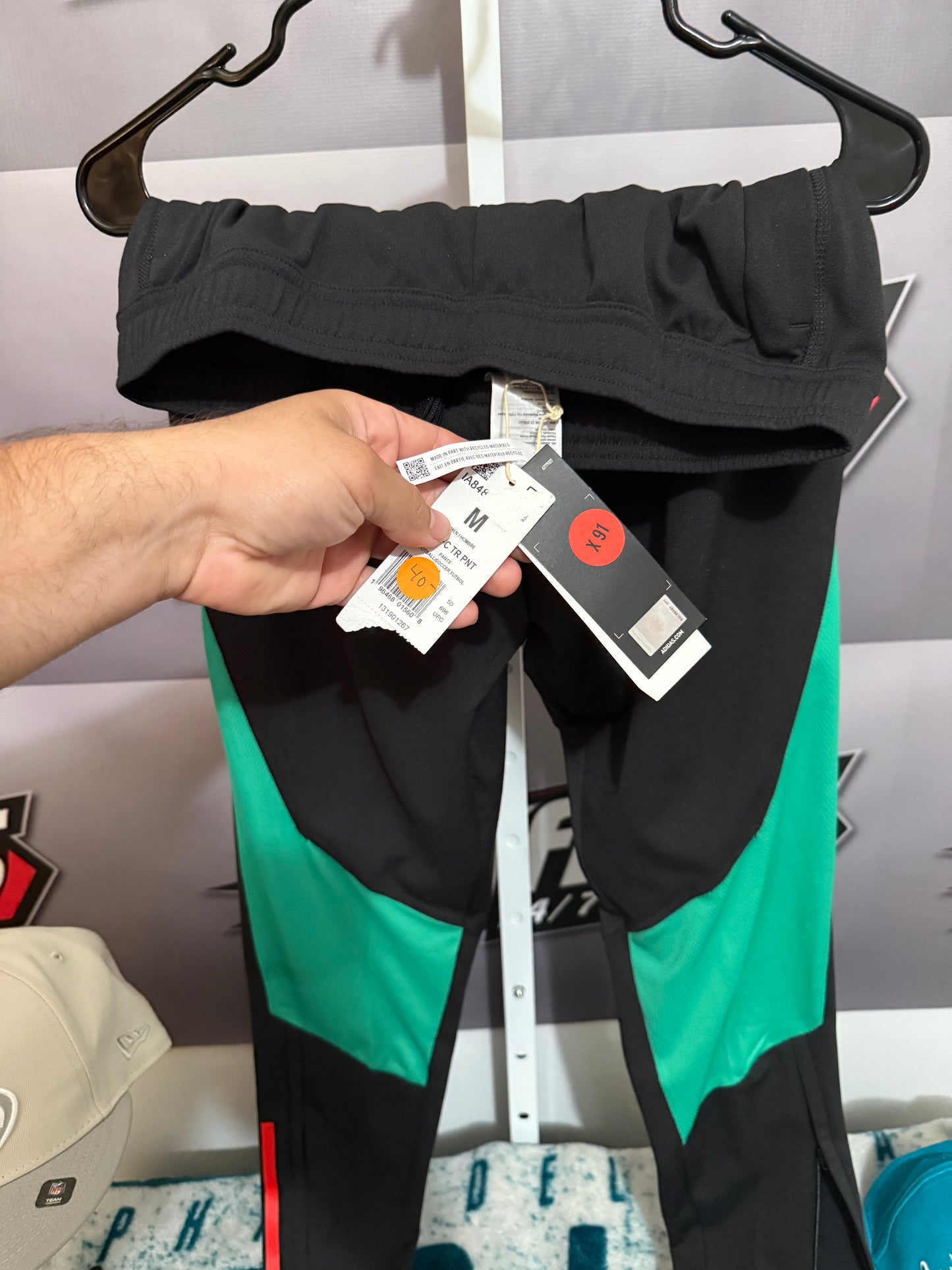 Men’s Medium Man. United Adidas Soccer Pants