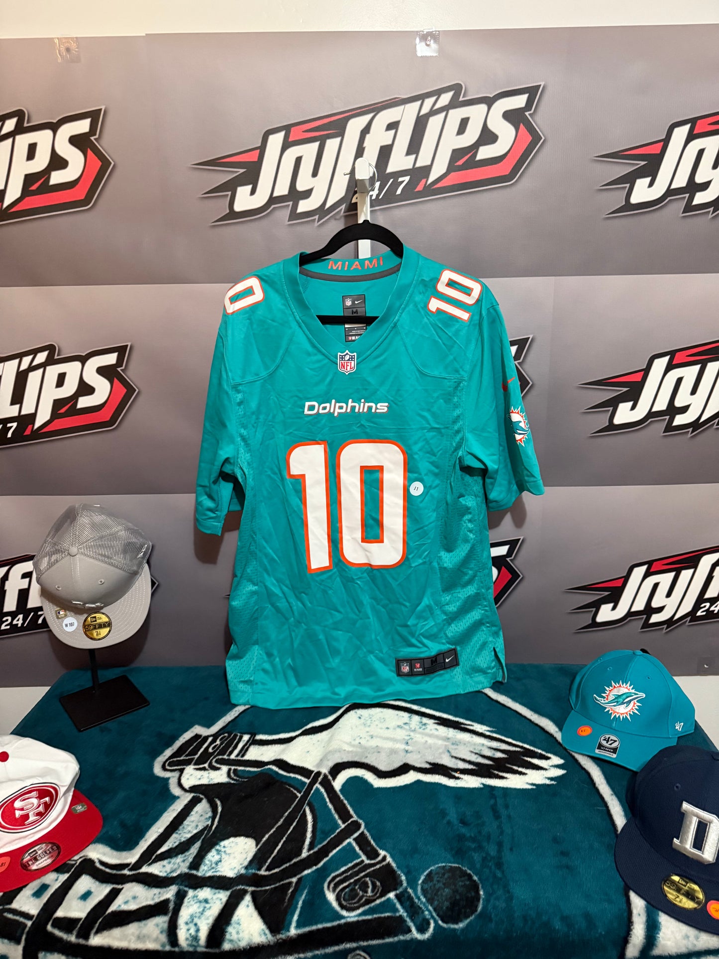 Men’s Medium Tyrell Hill #10 Jersey