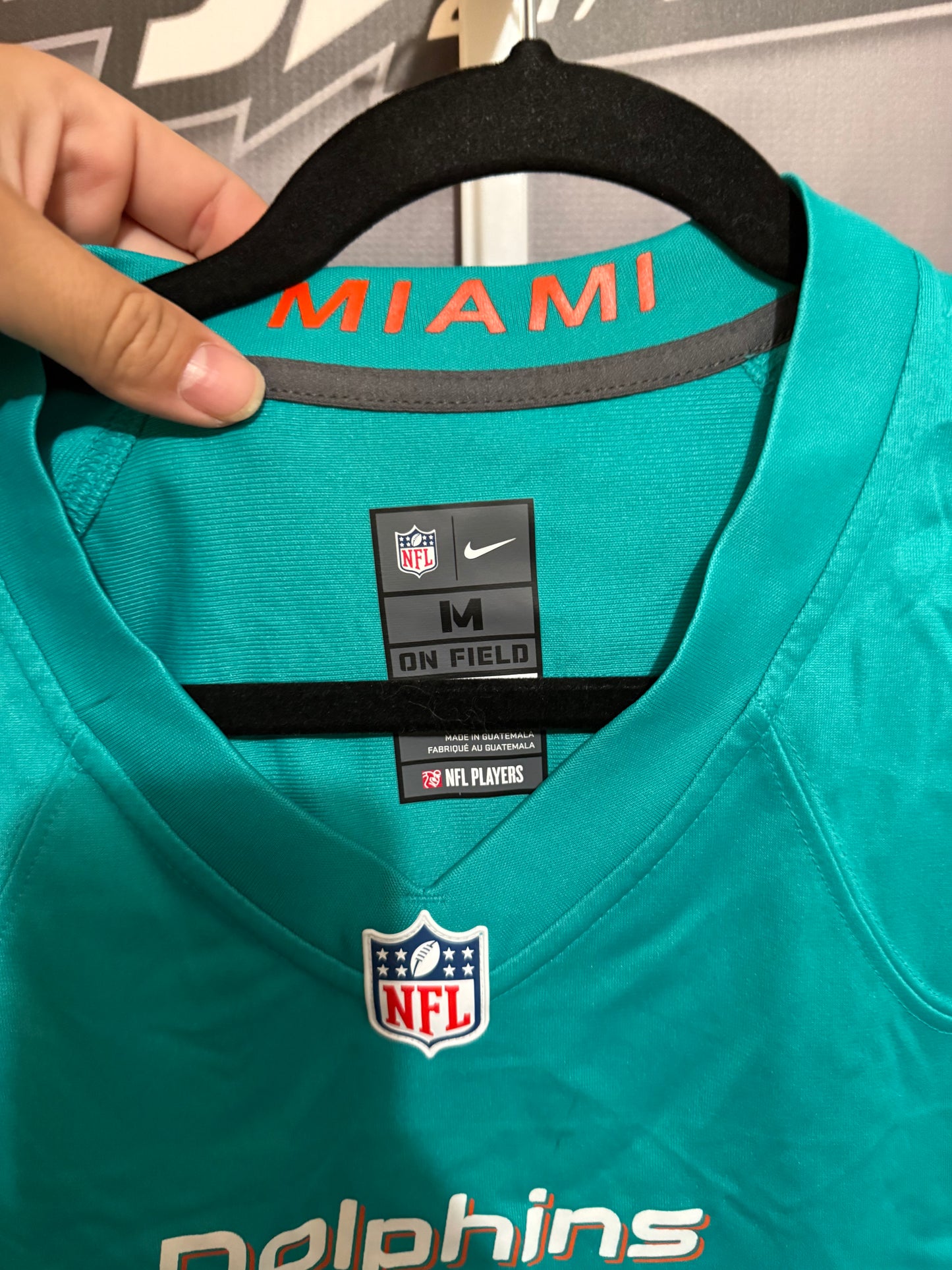 Men’s Medium Tyrell Hill #10 Jersey