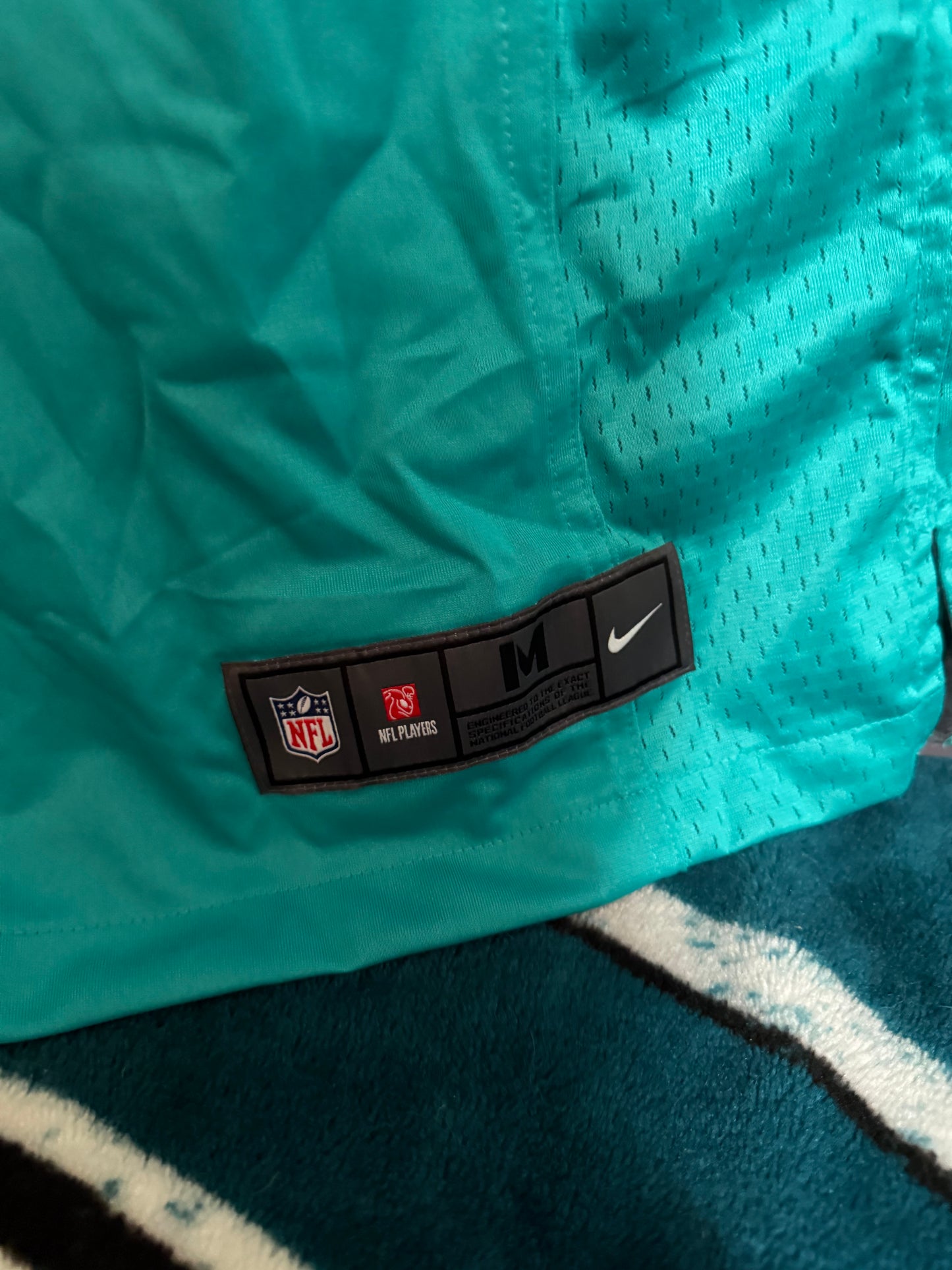 Men’s Medium Tyrell Hill #10 Jersey