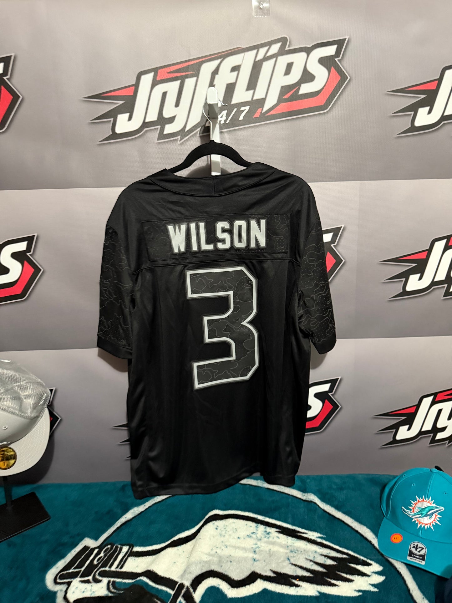 Men’s Large Seattle Seahawks R Wilson #3 Jersey
