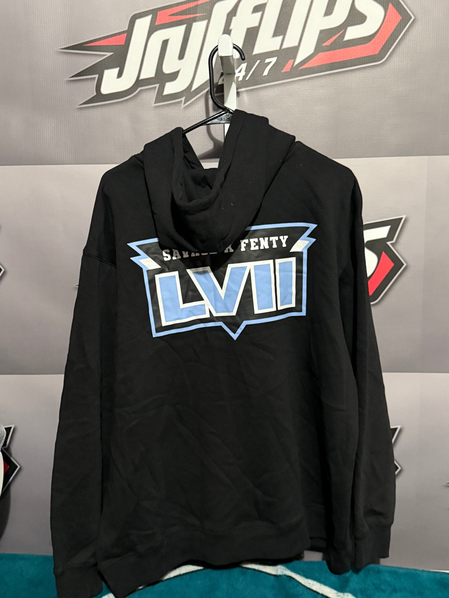 Men’s Large Savage x Fenty Hoodie (Very nice)